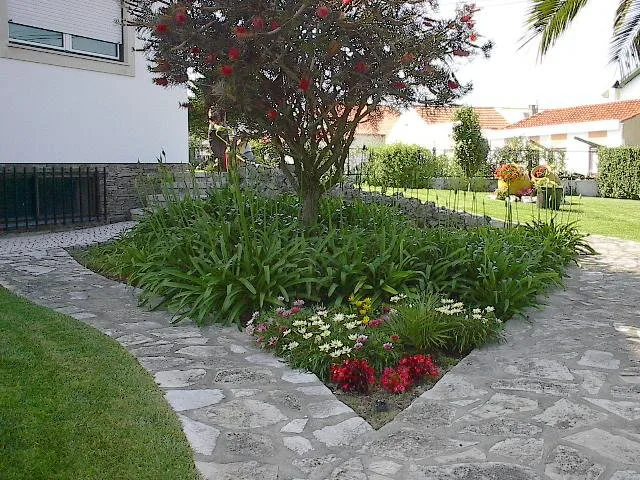 Canteiro com pedra